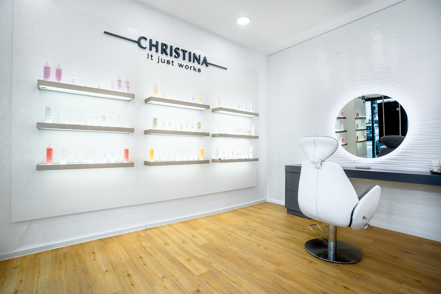 Produktwand mit dem Christina-Sortiment im Christina House Kassel